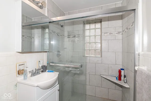 $1,000 | 5303 North College Avenue, Indianapolis, IN 46220