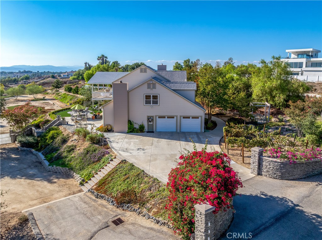 41999 Altanos Road Temecula, CA 92592 - Photo 3 of 57 Gallery Image 3