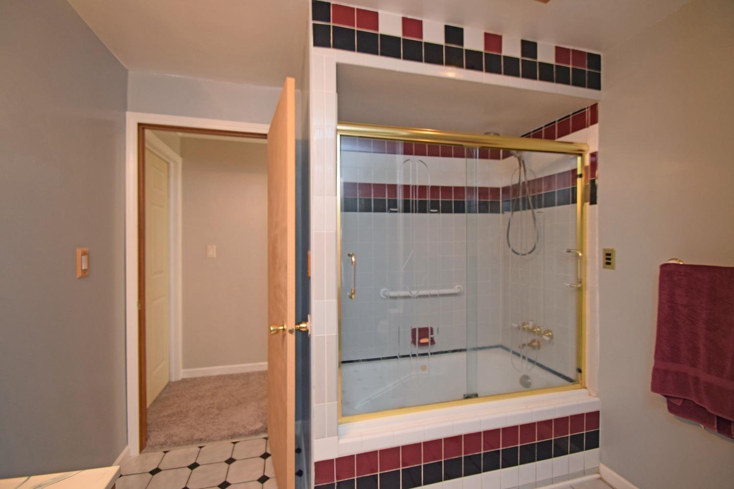 4566 Cooper Road Blue Ash, OH 45242 - Photo 11 of 23 Gallery Image 11