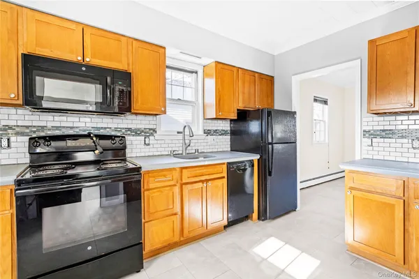 $2,900 | 250 West Avenue, Patchogue, NY 11772