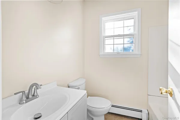 $2,900 | 250 West Avenue, Patchogue, NY 11772