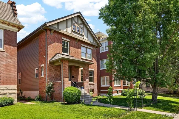 $819,000 | 4321 Maryland Avenue, St. Louis, MO 63108