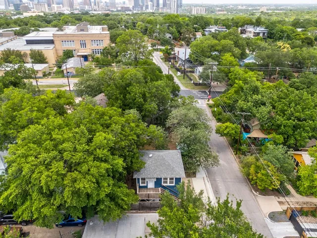 $1,599 | 2102 Brackenridge Street, Unit B, Austin, TX 78704