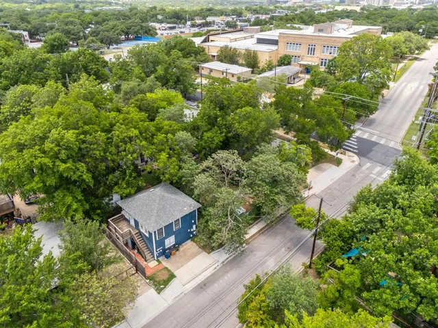 $1,599 | 2102 Brackenridge Street, Unit B, Austin, TX 78704