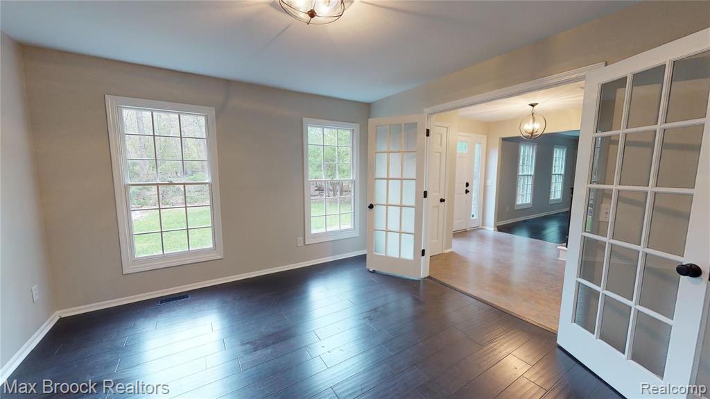 4990 Arrowhead Road West Bloomfield, MI 48323 - Photo 11 of 48