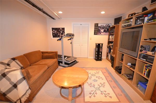 101 Oldham Road Newton, MA 02465 - Photo 19 of 30