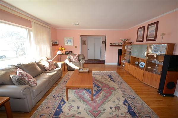 101 Oldham Road Newton, MA 02465 - Photo 8 of 30