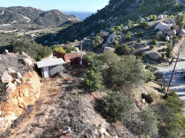 a view of a houses with a yard