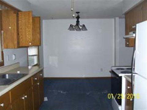 303 Spring Street Hudson, MI 49247 - Photo 9 of 11 936937-8.JPG