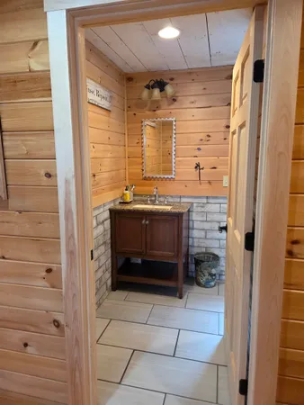 $899,900 | 2171 Duck Pond Road, Barton, VT 05822