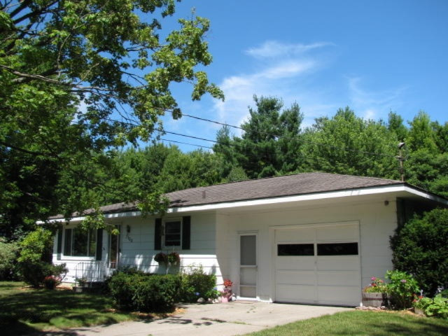 7120 South Brooks Road Fruitport, MI 49415 - Photo 3 of 32 IMG_4530