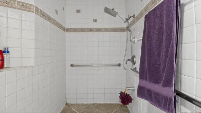 $269,000 | 1508 E Street, Floresville, TX 78114