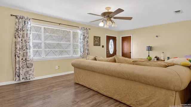 $269,000 | 1508 E Street, Floresville, TX 78114