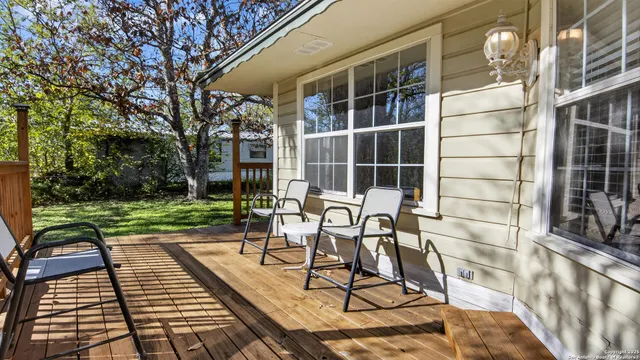 $269,000 | 1508 E Street, Floresville, TX 78114