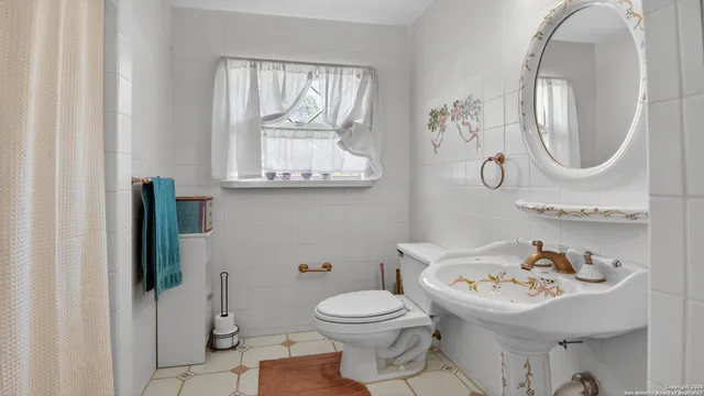 $269,000 | 1508 E Street, Floresville, TX 78114