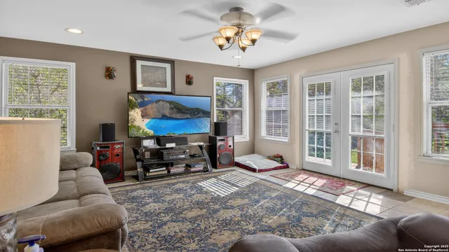 $269,000 | 1508 E Street, Floresville, TX 78114