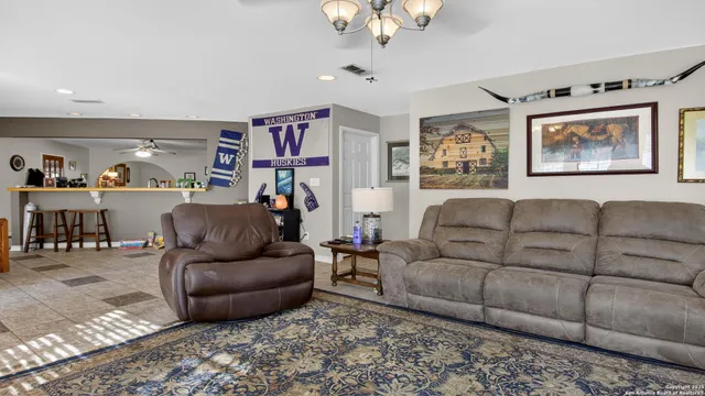 $269,000 | 1508 E Street, Floresville, TX 78114