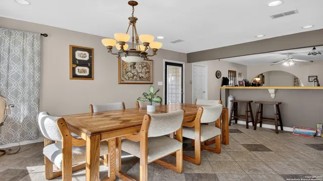 $269,000 | 1508 E Street, Floresville, TX 78114