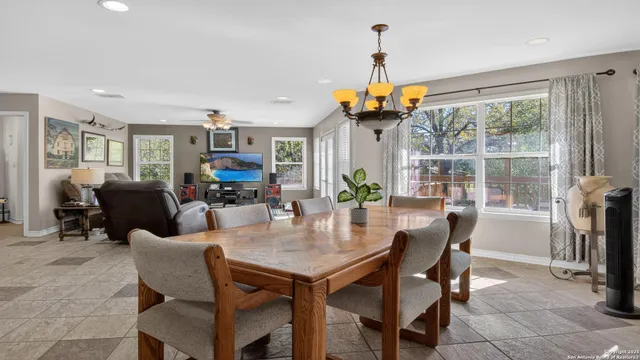 $269,000 | 1508 E Street, Floresville, TX 78114