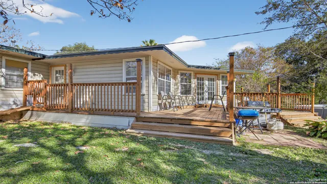 $269,000 | 1508 E Street, Floresville, TX 78114