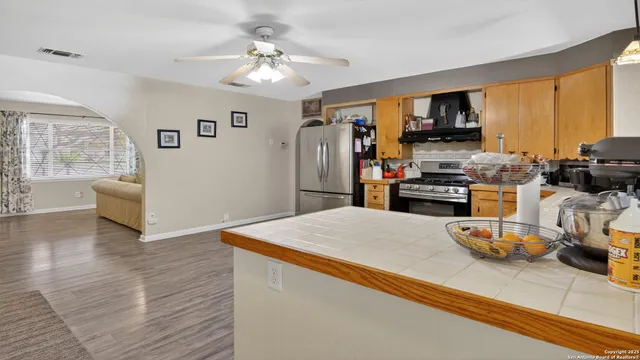 $269,000 | 1508 E Street, Floresville, TX 78114