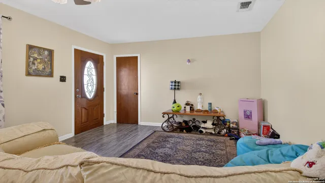 $269,000 | 1508 E Street, Floresville, TX 78114