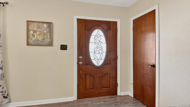 $269,000 | 1508 E Street, Floresville, TX 78114