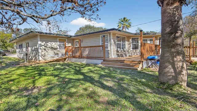 $269,000 | 1508 E Street, Floresville, TX 78114