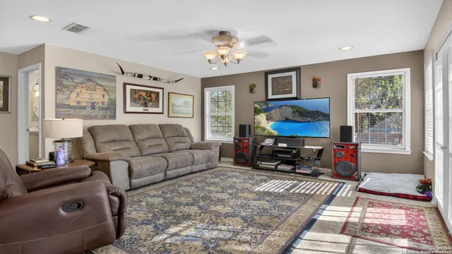 $269,000 | 1508 E Street, Floresville, TX 78114