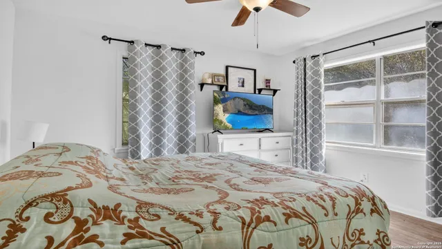 $269,000 | 1508 E Street, Floresville, TX 78114