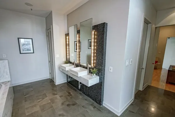 $14,000 | 801 St Joseph Street, Unit PH1, New Orleans, LA 70113