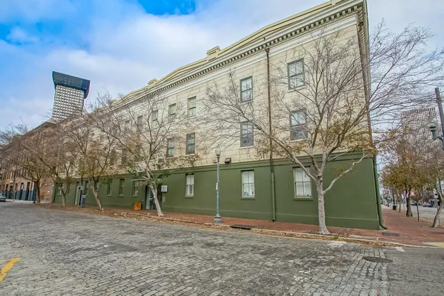 $14,000 | 801 St Joseph Street, Unit PH1, New Orleans, LA 70113