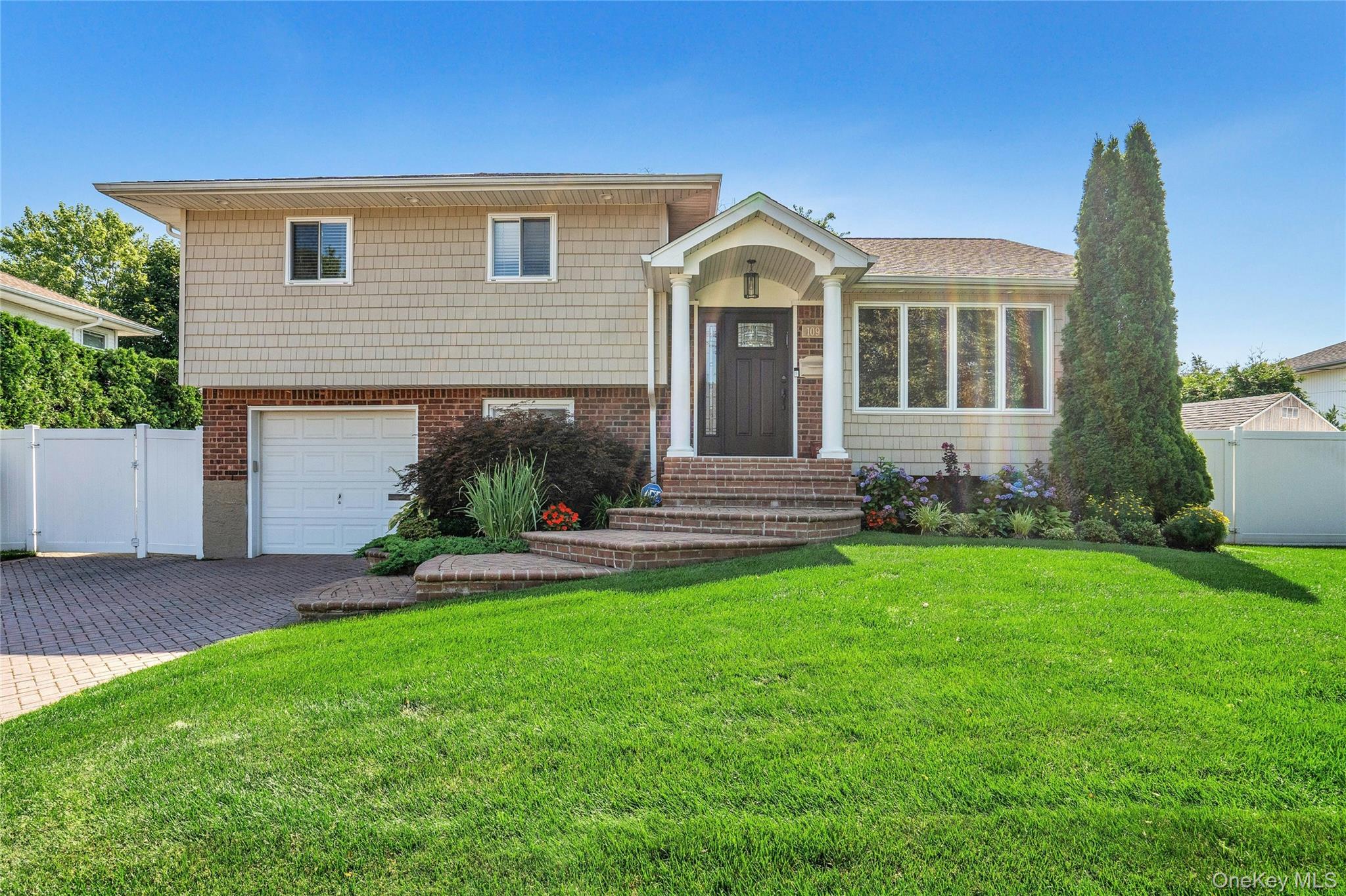109 Plymouth Road Plainview, NY 11803 - Photo 2 of 25 Gallery Image 2
