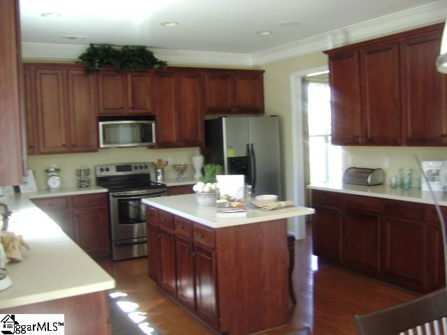 2 Timlin Drive Greenville, SC 29607 - Photo 3 of 11 Gallery Image 3