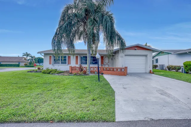 a view of house with a yard