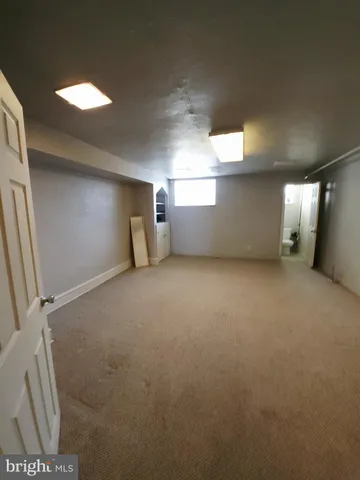 a view of a big room with closet and windows