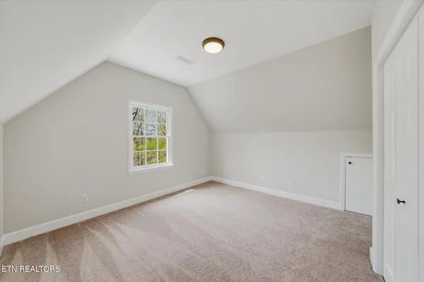 $899,900 | 48 Rivers Run Way, Oak Ridge, TN 37830