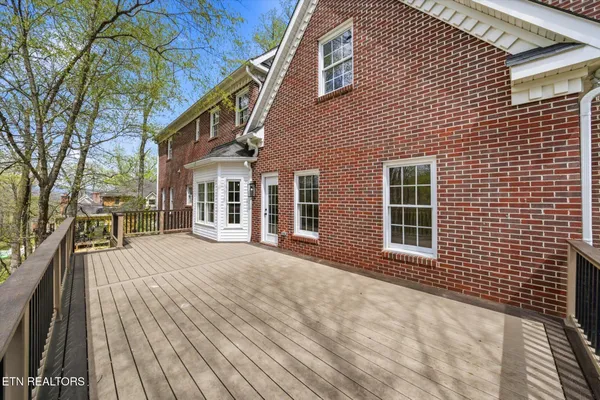 $899,900 | 48 Rivers Run Way, Oak Ridge, TN 37830