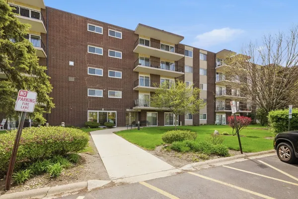 $209,900 | 5300 Walnut Avenue, Unit 23C, Downers Grove, IL 60515