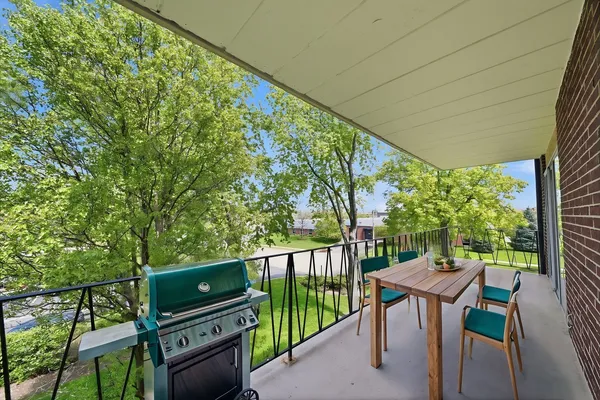 $209,900 | 5300 Walnut Avenue, Unit 23C, Downers Grove, IL 60515