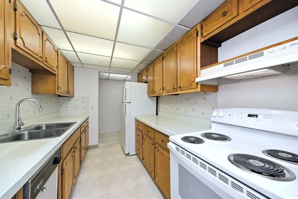 $209,900 | 5300 Walnut Avenue, Unit 23C, Downers Grove, IL 60515