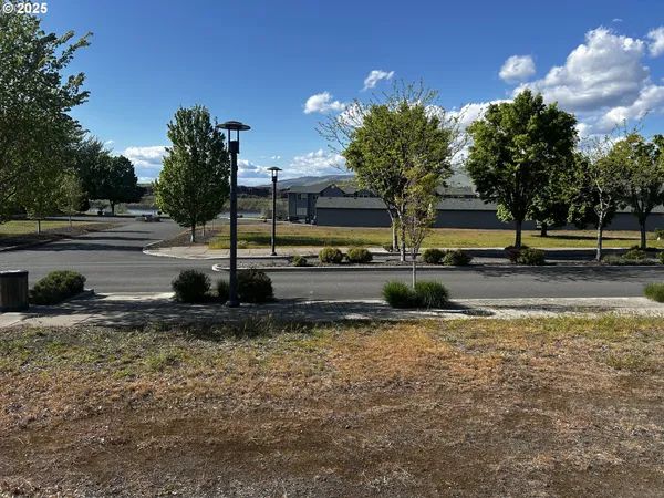 $1,950,000 | 1700 Lone Pine Boulevard, The Dalles, OR 97058