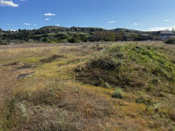 $1,950,000 | 1700 Lone Pine Boulevard, The Dalles, OR 97058