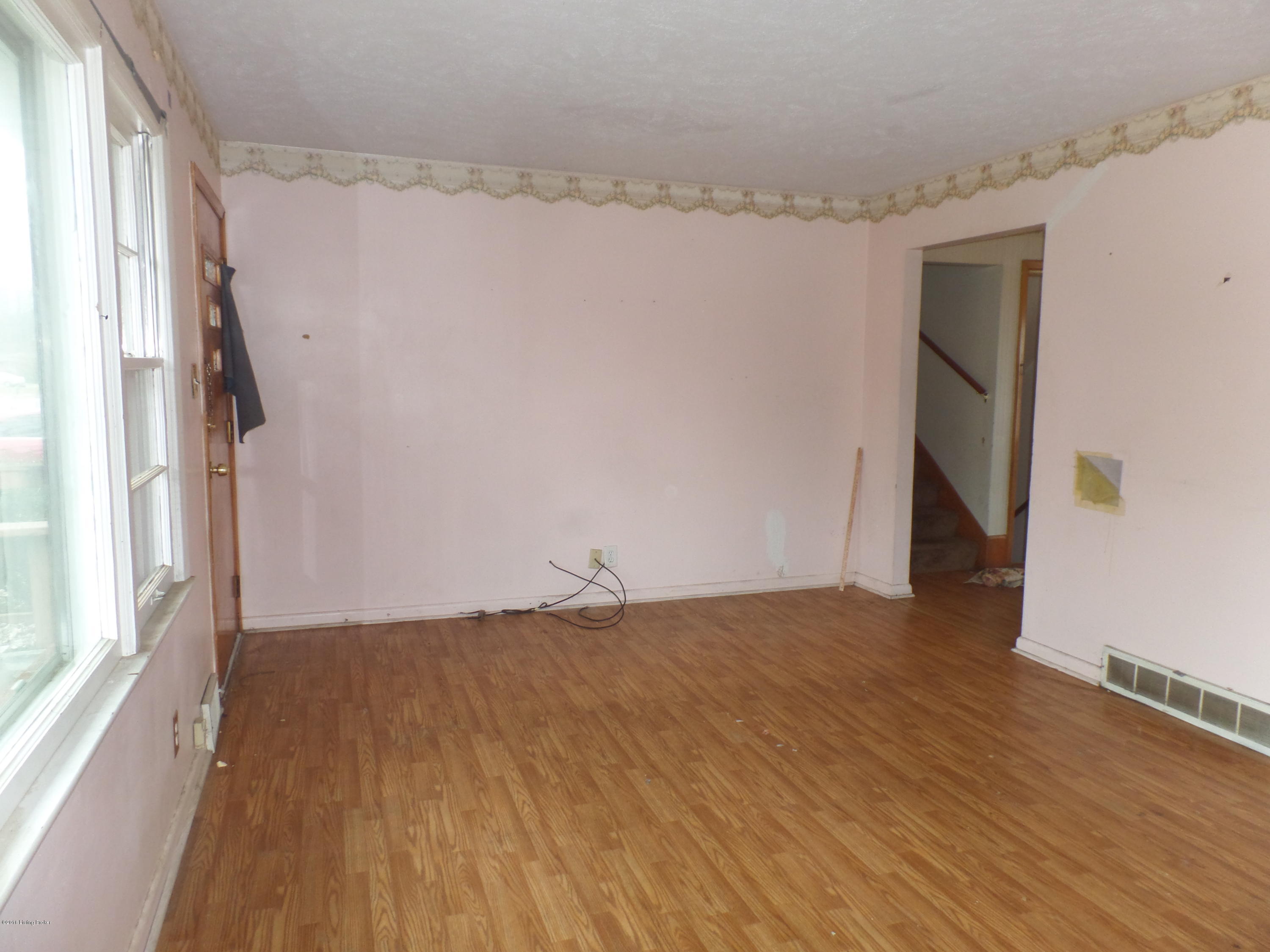 5013 Red Fern Road Louisville, KY 40218 - Photo 3 of 26 Living Rm
