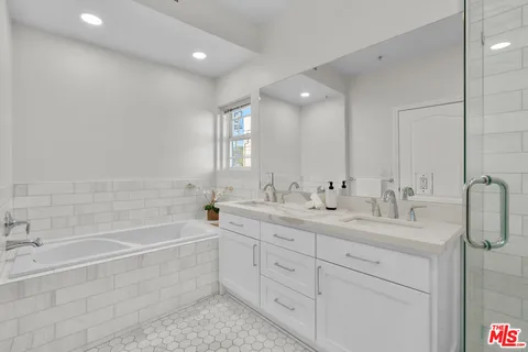 $899,000 | 1100 South Clark Drive, Unit 203, Los Angeles, CA 90035