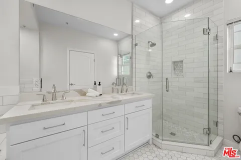$899,000 | 1100 South Clark Drive, Unit 203, Los Angeles, CA 90035