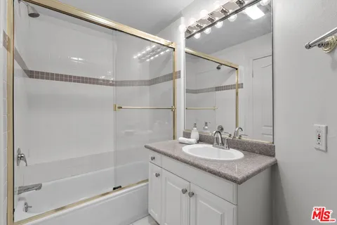 $899,000 | 1100 South Clark Drive, Unit 203, Los Angeles, CA 90035