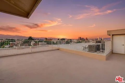 $899,000 | 1100 South Clark Drive, Unit 203, Los Angeles, CA 90035
