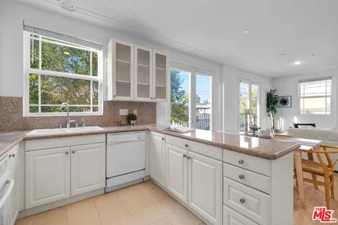 $899,000 | 1100 South Clark Drive, Unit 203, Los Angeles, CA 90035