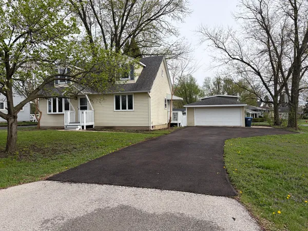 $399,000 | 321 Janet Avenue, Darien, IL 60561